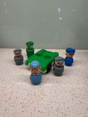 VINTAGE FISHER-PRICE LITTLE PEOPLE AIRPORT FIGURES + GREEN CAR